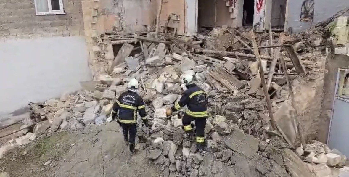Gaziantep’te yoğun yağış sonrası kerpiç bina çöktü: 2 yaralı
