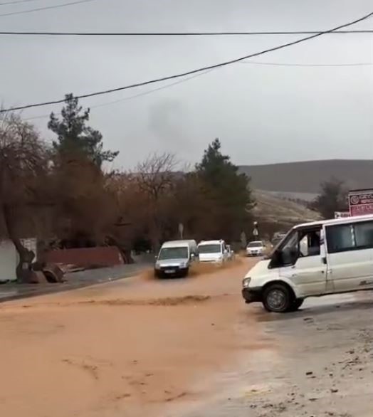Gaziantep’te yollar göle döndü
