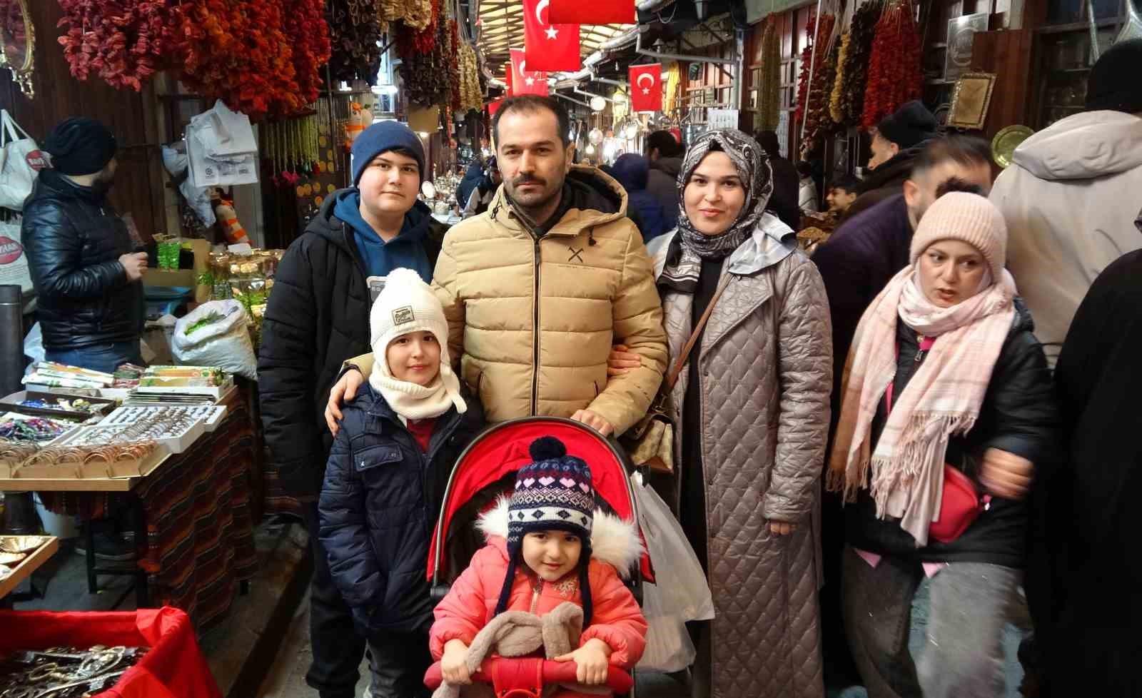 Gaziantep’teki tarihi çarşılarda yarıyıl tatili yoğunluğu
Gaziantep’teki tarihi çarşılarda yarıyıl tatili yoğunluğu