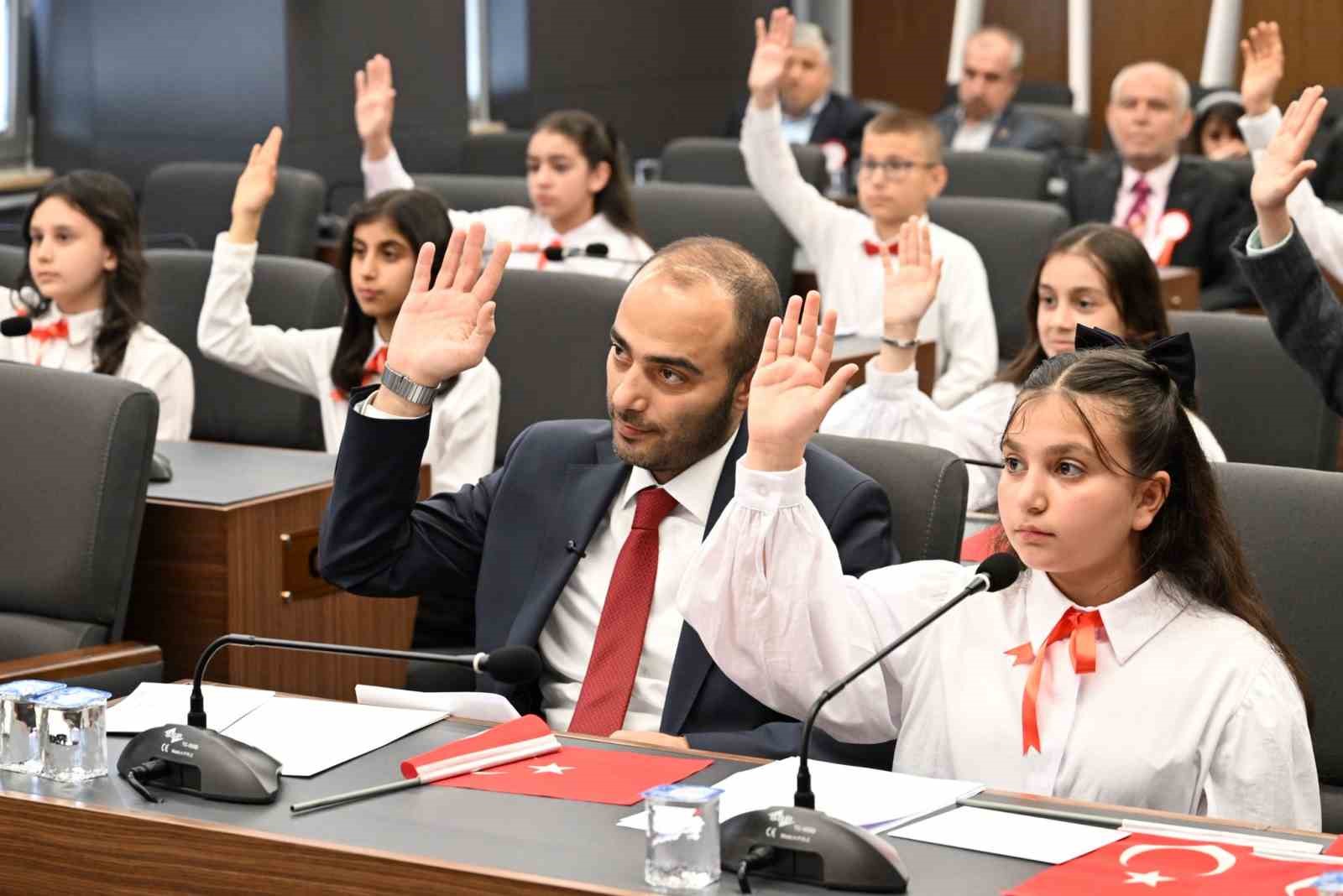 Gaziosmanpaşa’da 23 Nisan Çocuk Meclisi’den dünyaya barış mesajı
