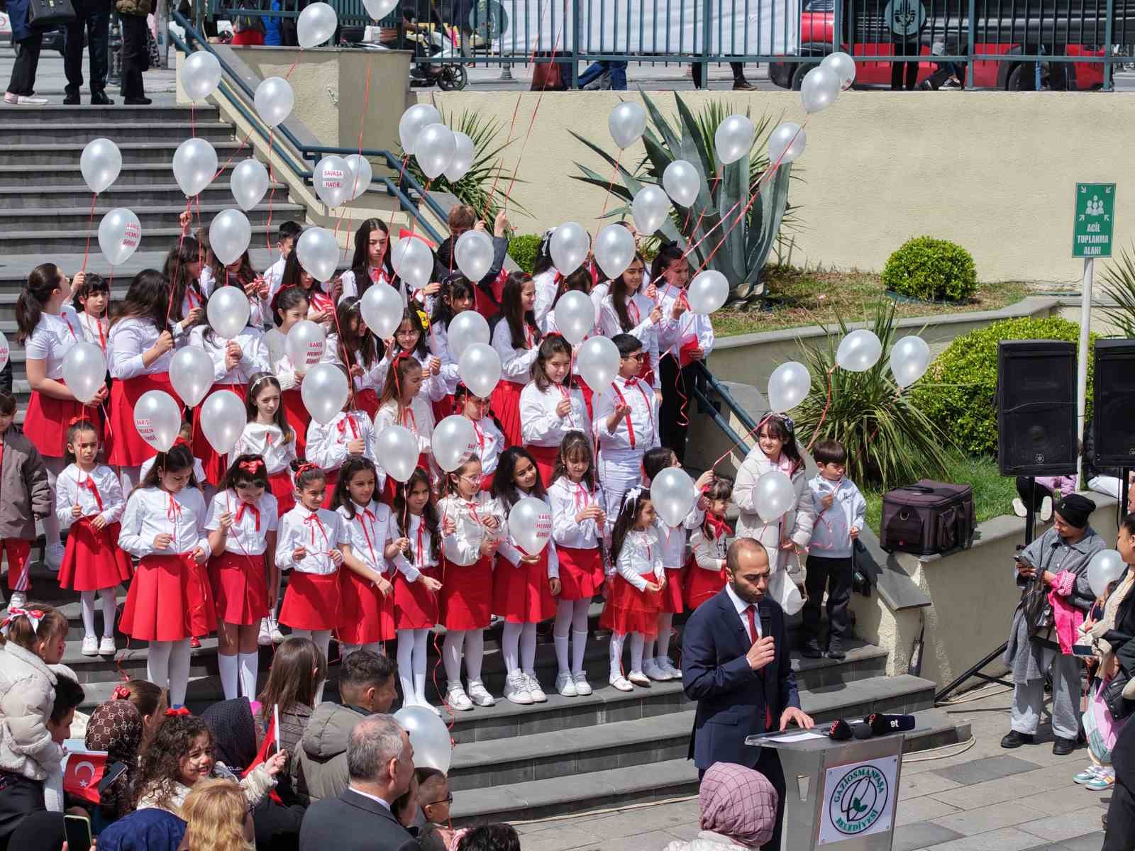 Gaziosmanpaşa’da 23 Nisan Çocuk Meclisi’den dünyaya barış mesajı
