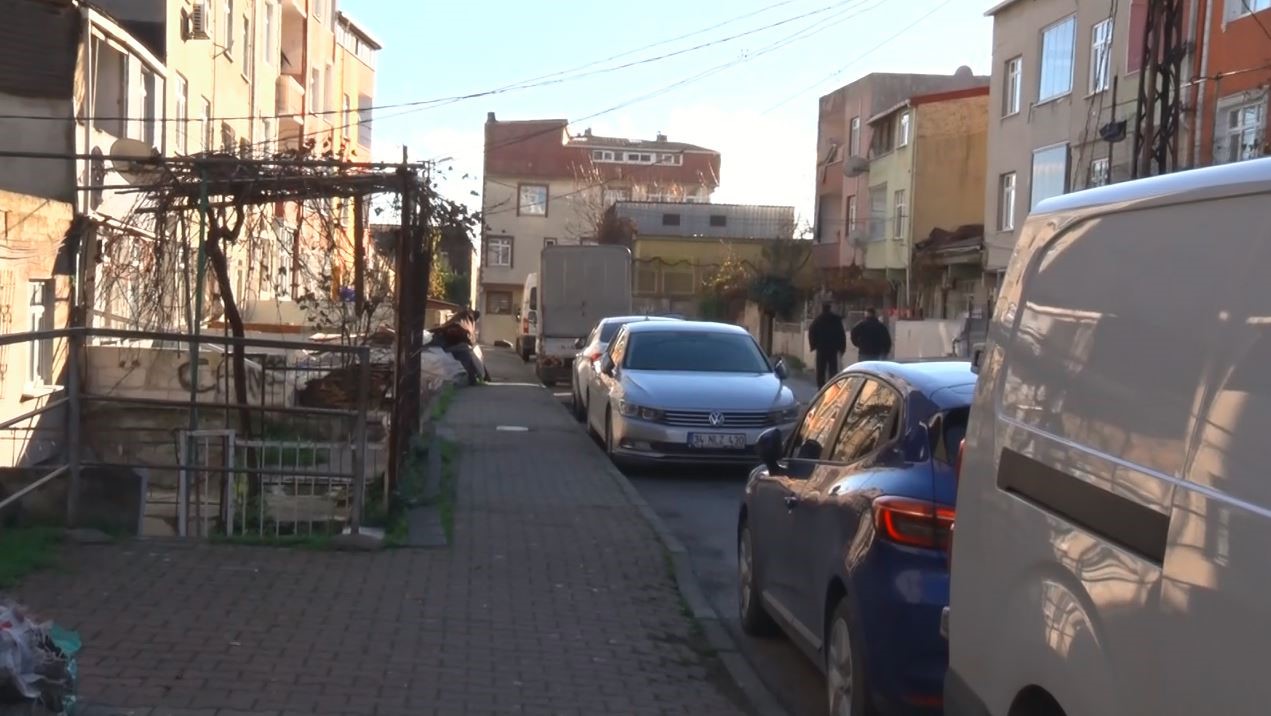 Gaziosmanpaşa’da firar eden hükümlü, husumetlisini öldürüp kayıplara karıştı
Gaziosmanpaşa’da firar eden hükümlü, husumetlisini öldürüp kayıplara karıştı