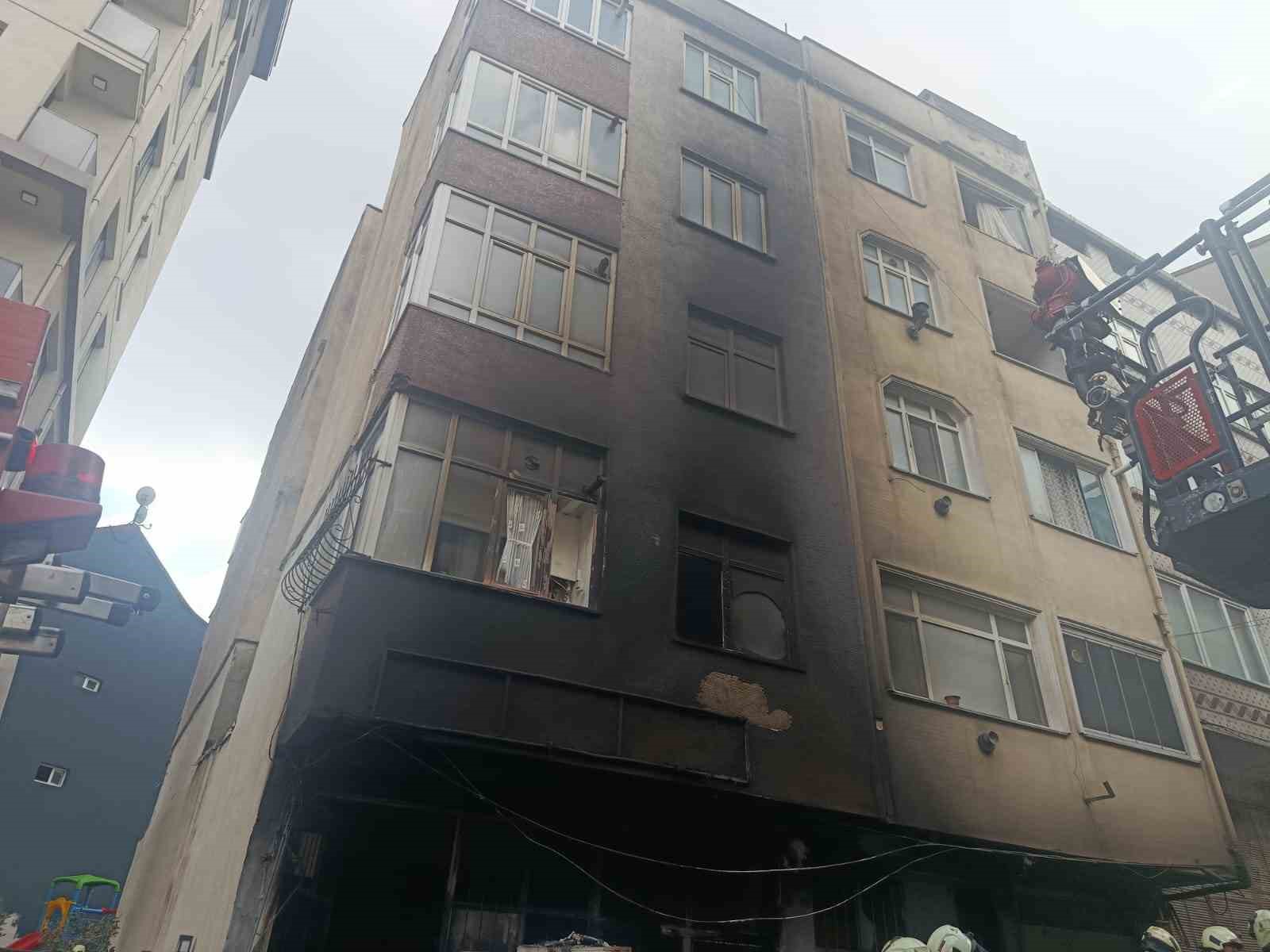 Gaziosmanpaşa’da hurdacıda yangın
