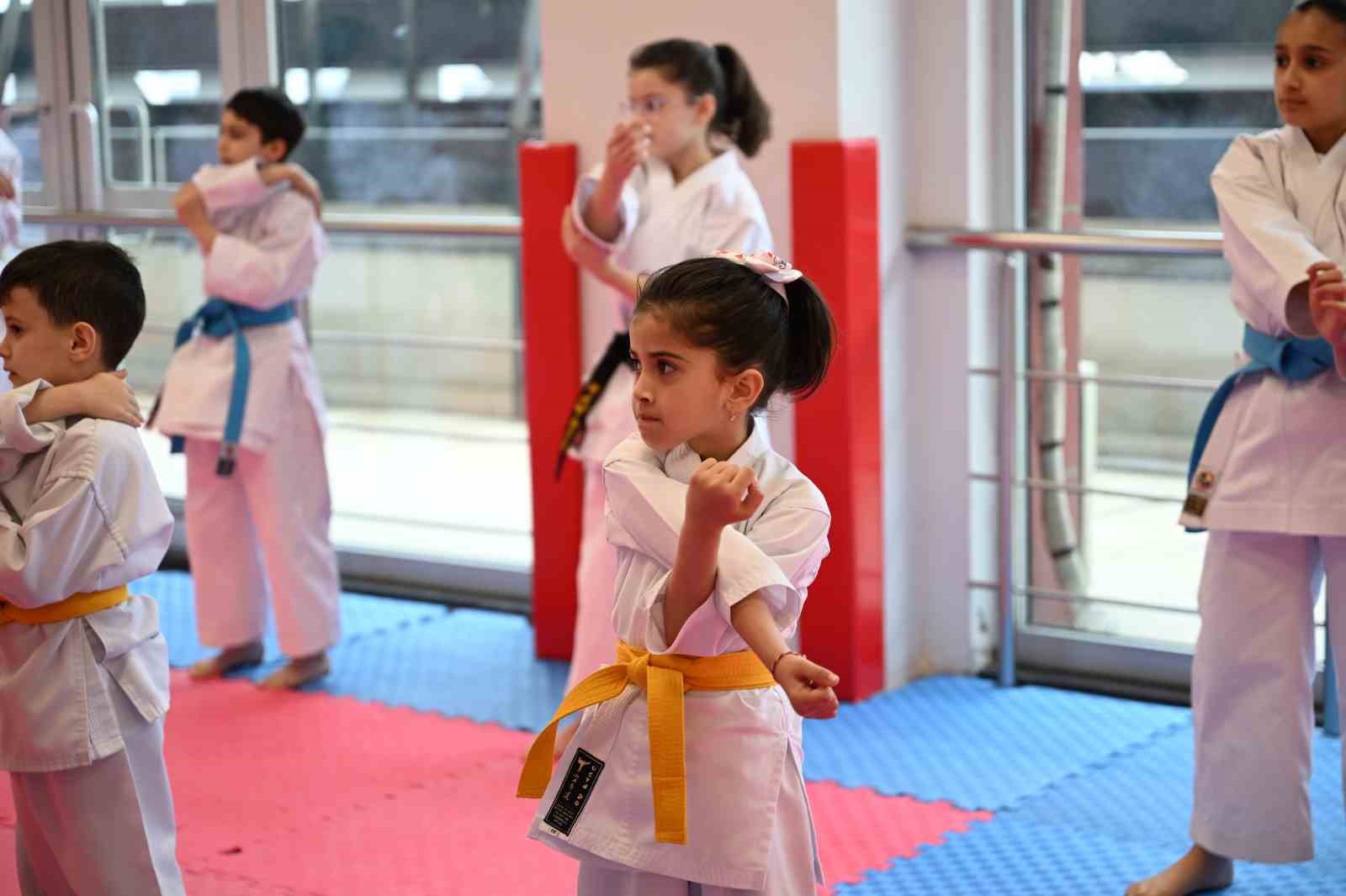 Gaziosmanpaşalı karateciler başarılarını uluslararası arenaya taşıyor
