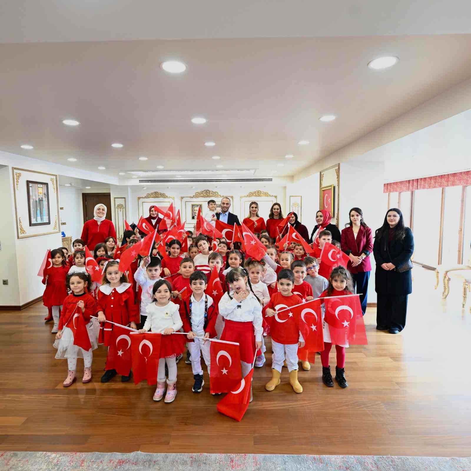 Gaziosmanpaşalı miniklerin gururlandıran bayrak sevgisi
