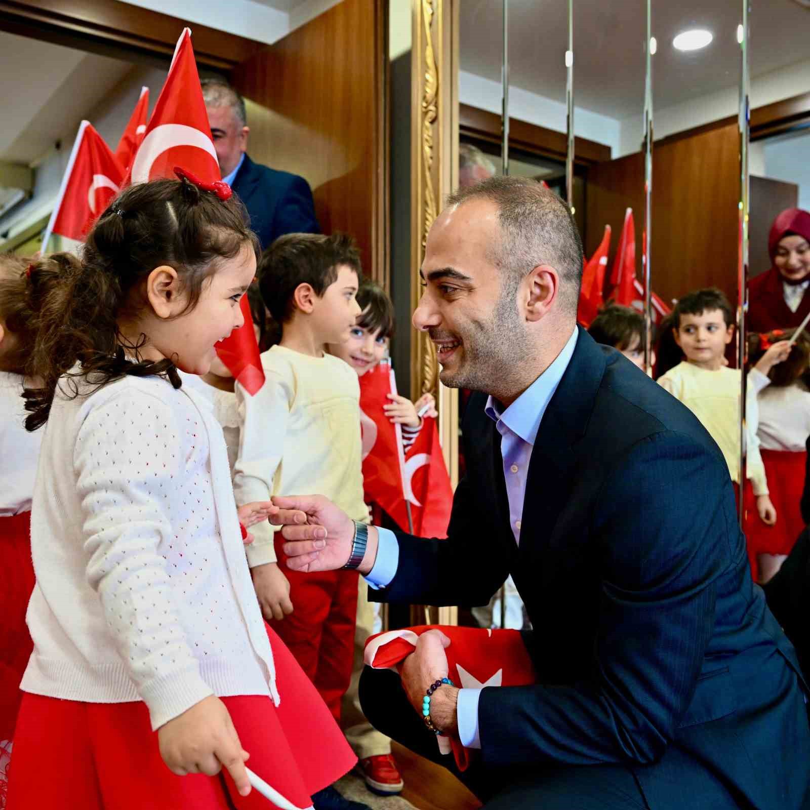 Gaziosmanpaşalı miniklerin gururlandıran bayrak sevgisi
