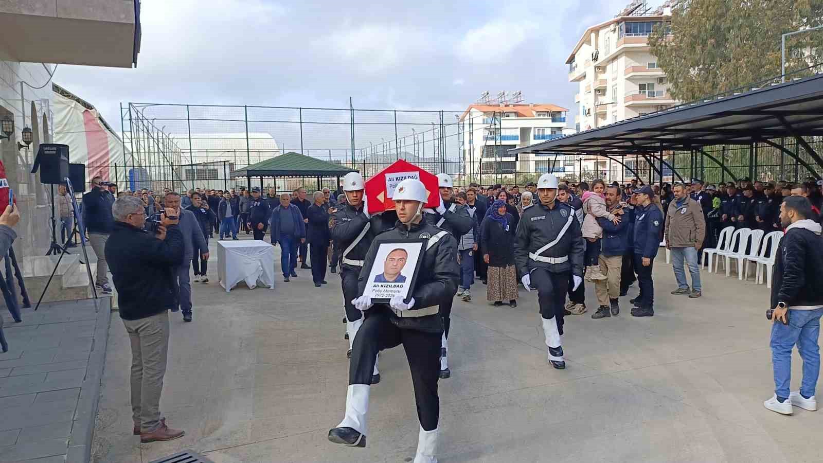 Gazipaşa Havalimanı’nda görevli polis memuru hayatını kaybetti
