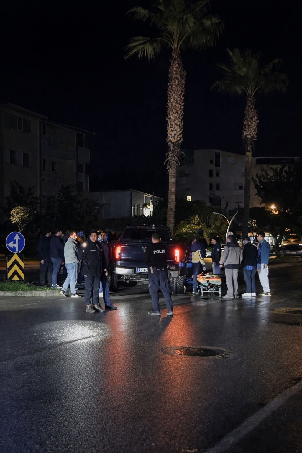 Gazipaşa’da kamyonet refüje çıktı: 2 yaralı
