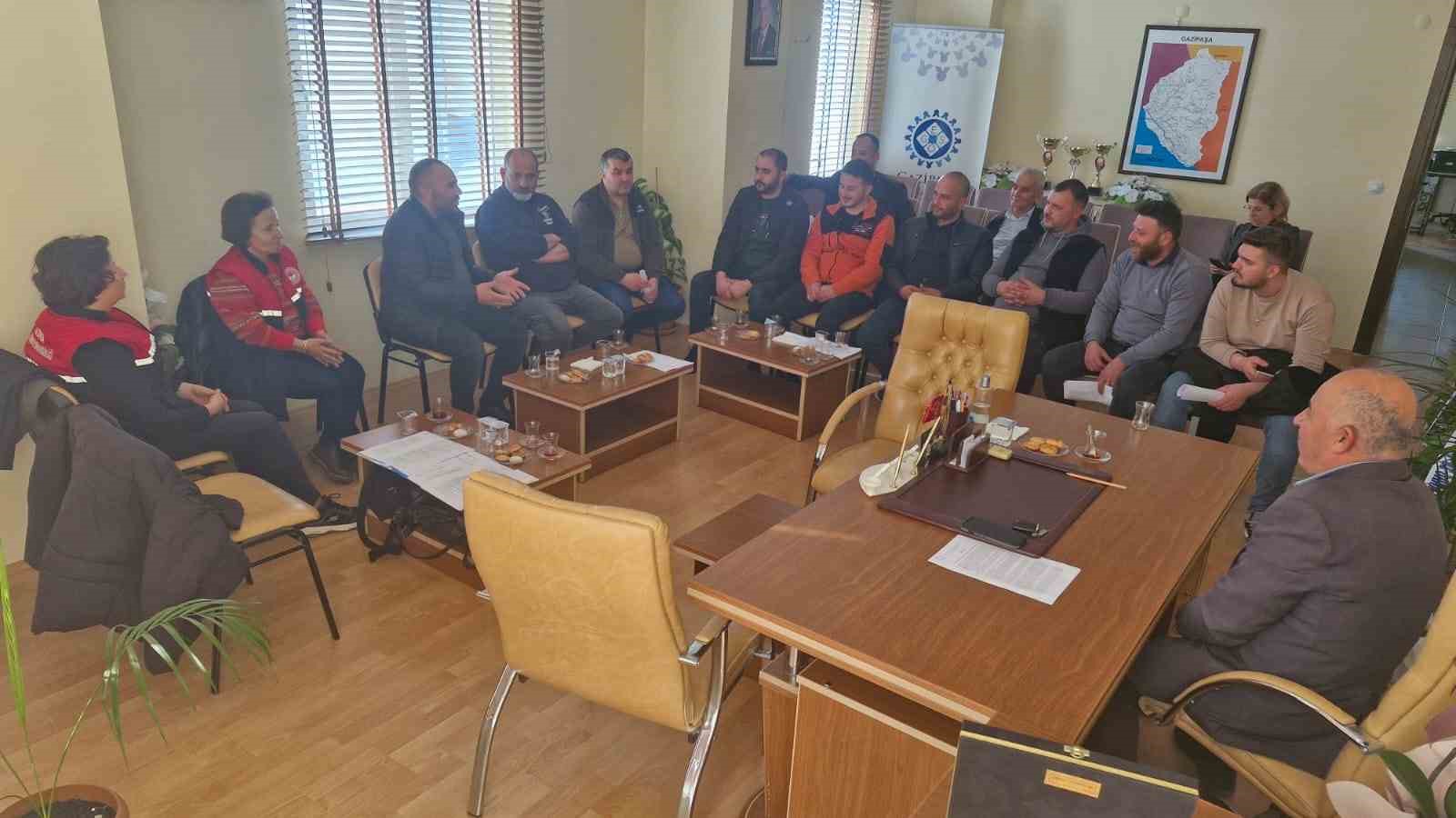 Gazipaşa’da kasaplara tüketici sağlıyla ilgili yönetmelik anlatıldı
Gazipaşa’da kasaplara tüketici sağlıyla ilgili yönetmelik anlatıldı