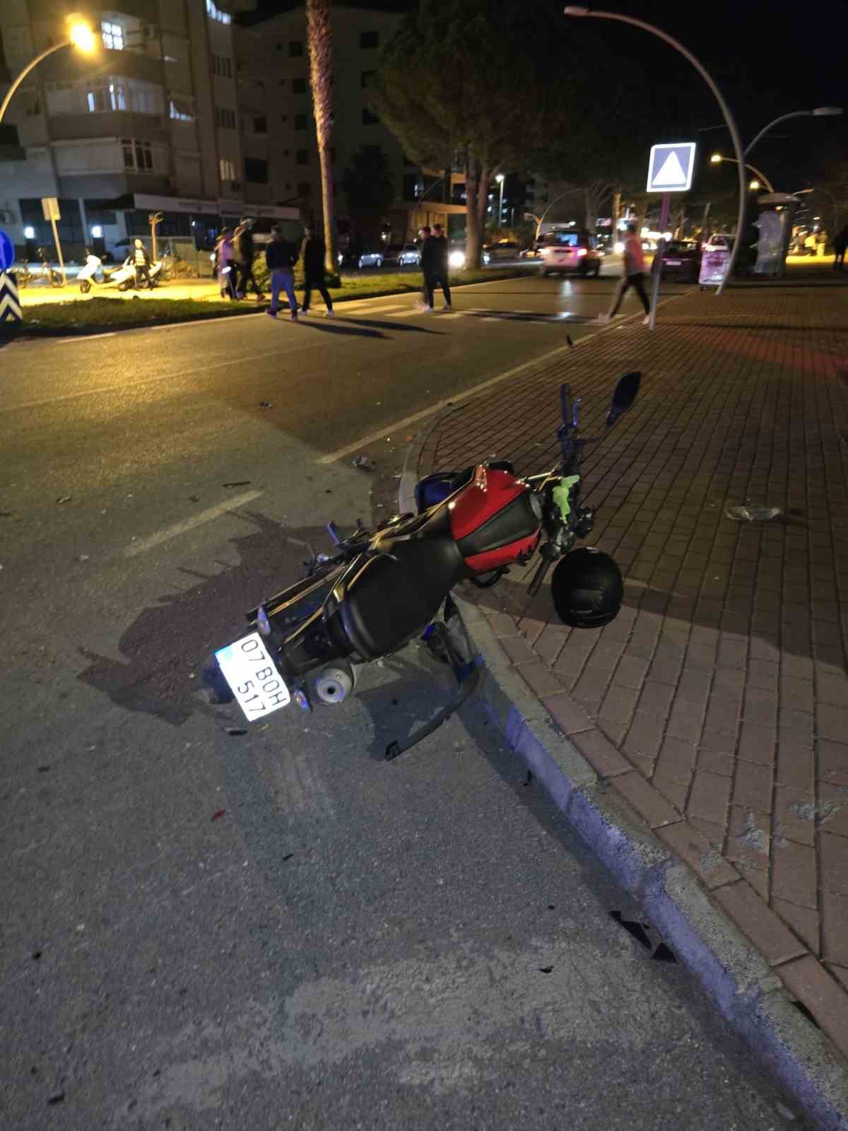 Gazipaşa’da motosiklet ile otomobil çarpıştı: 2 yaralı

