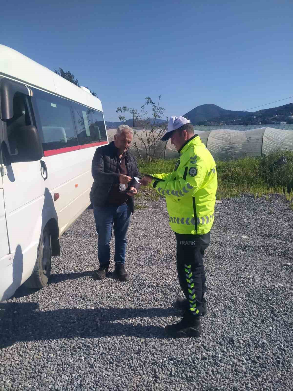 Gazipaşa’da öğrenci servislerine sıkı denetim
Gazipaşa’da öğrenci servislerine sıkı denetim