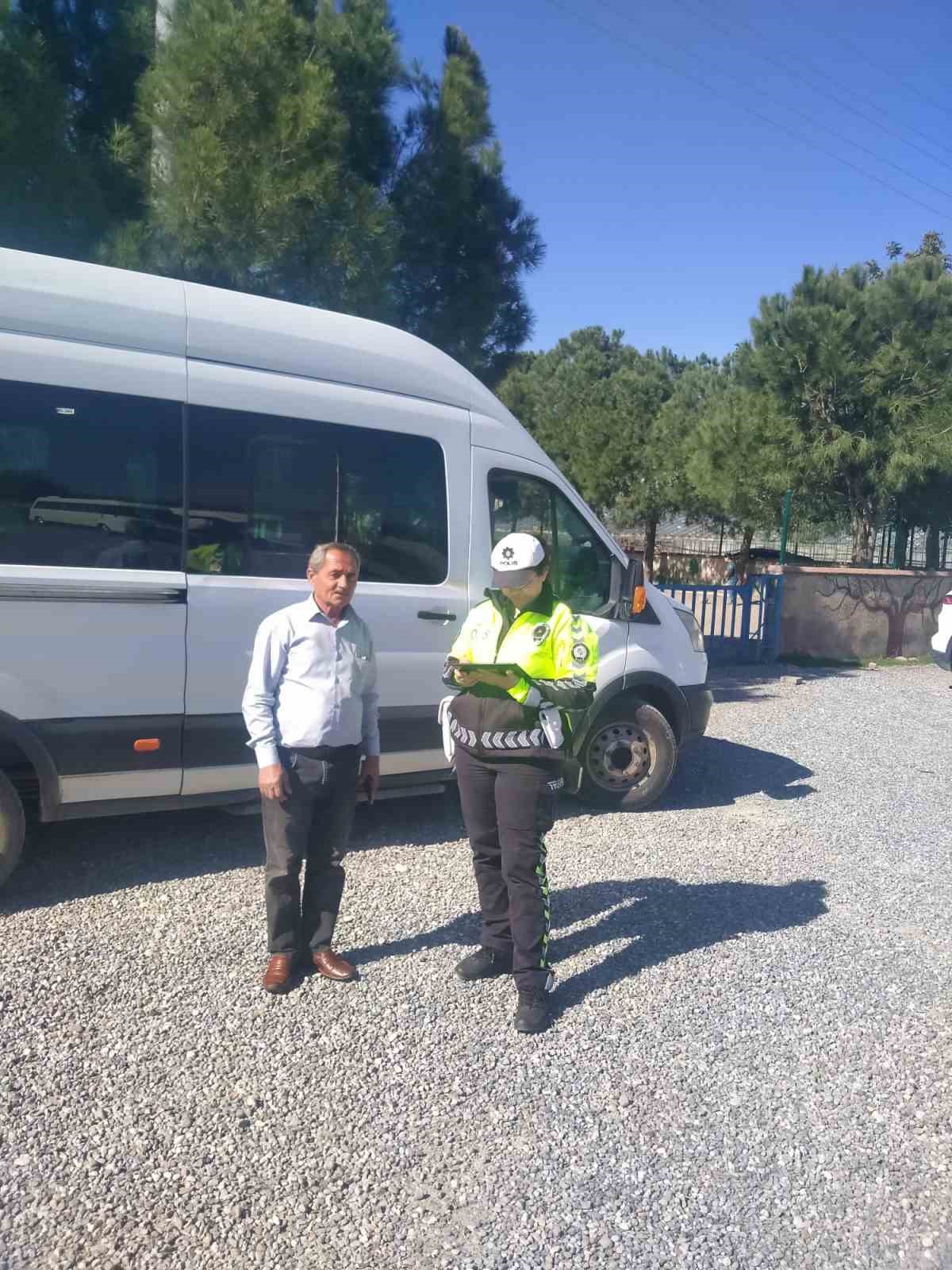 Gazipaşa’da öğrenci servislerine sıkı denetim
Gazipaşa’da öğrenci servislerine sıkı denetim