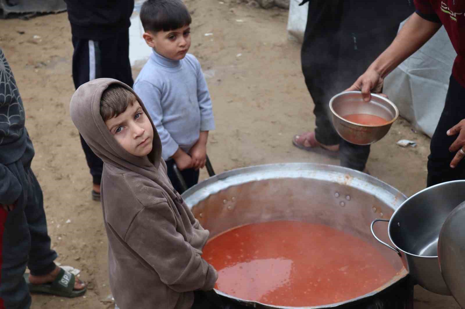 Gazzeli çocuklar ateşkesin gölgesinde açlıkla savaşıyor
