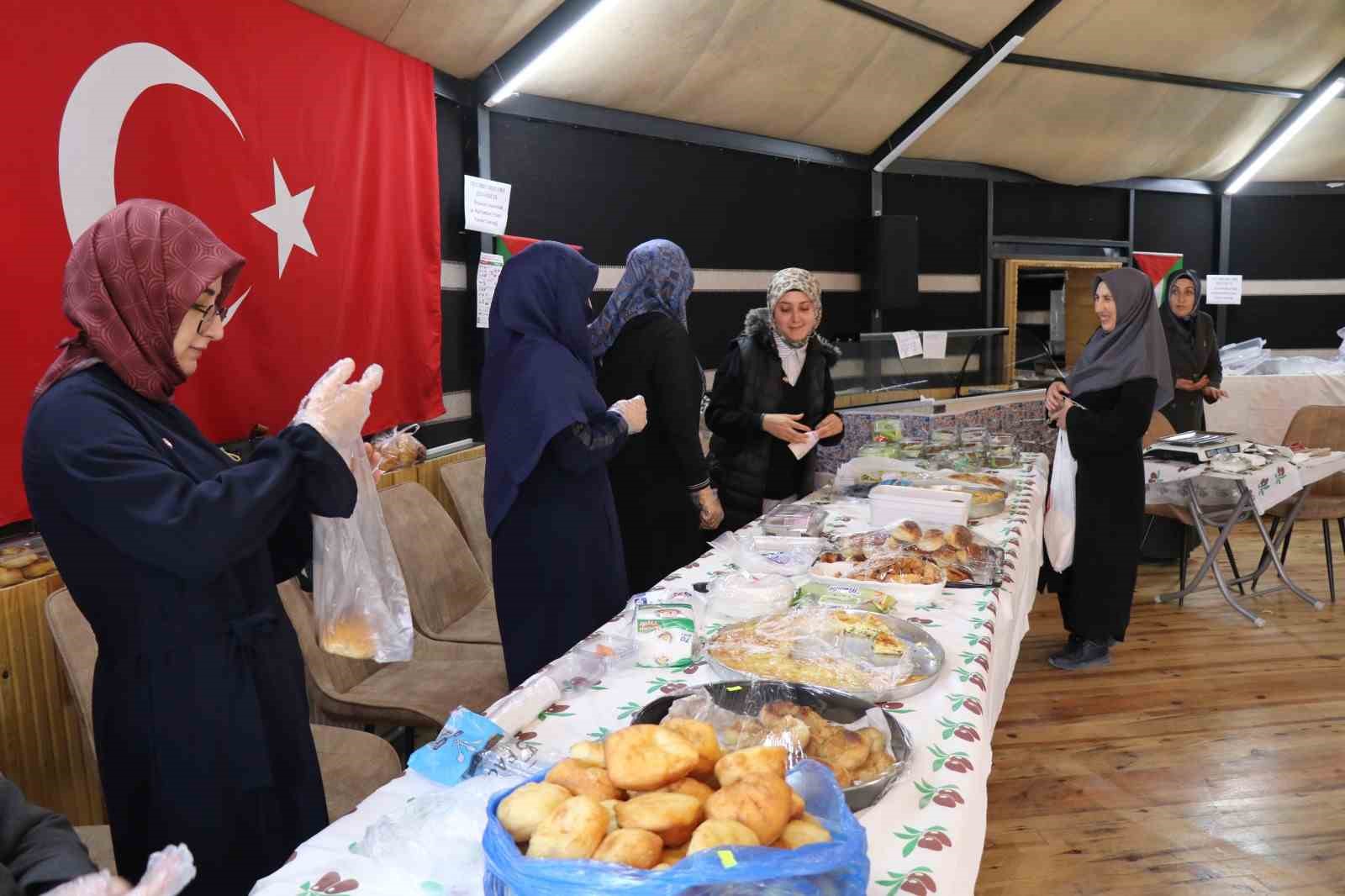 Gazze’ye umut için Oltu’da  hayır çarşısı
