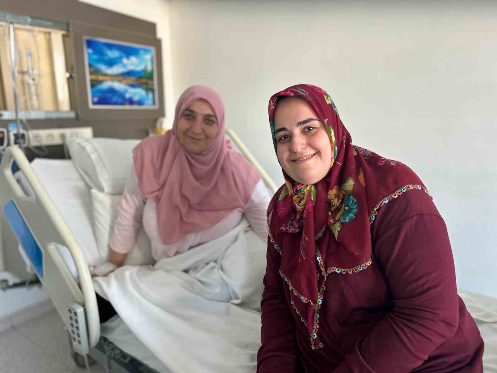 Gebelikte fark edilen şah damarı tümörü Van’da başarıyla alındı
Gebelikte fark edilen şah damarı tümörü Van’da başarıyla alındı