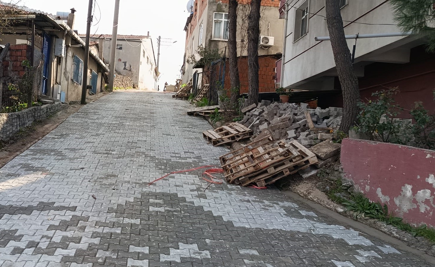 Gebze’de 3 sokakta parke ve bordür çalışması yapıldı
