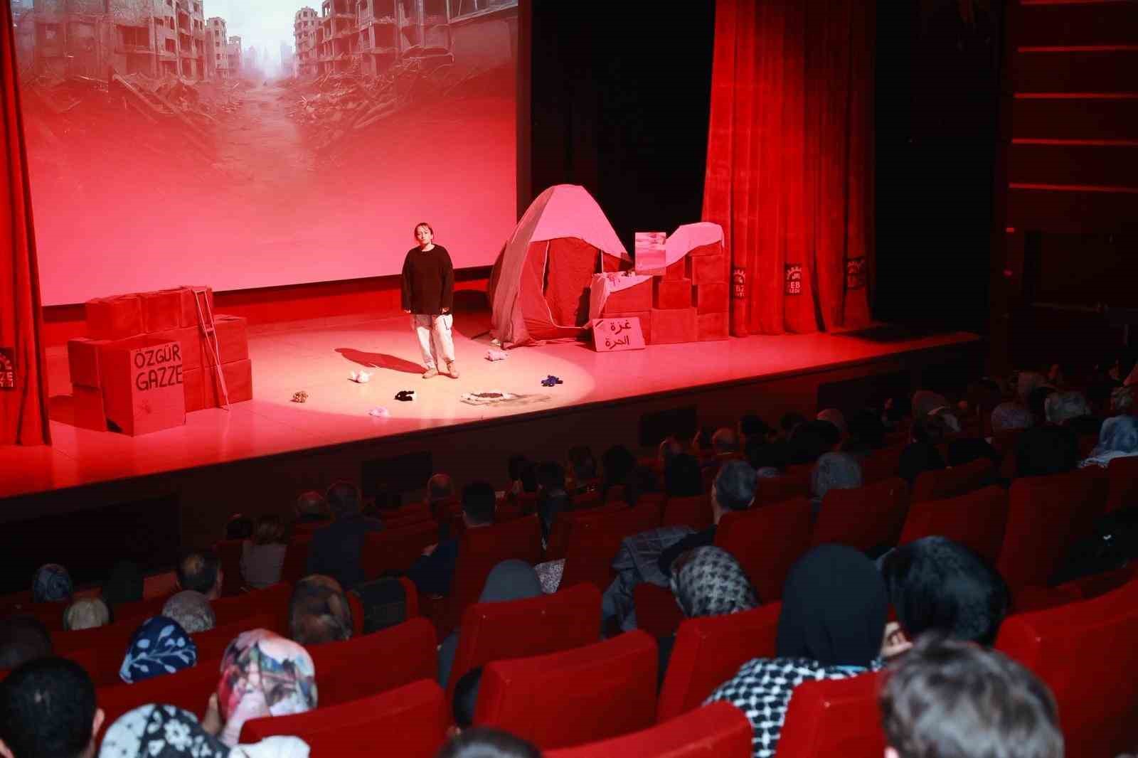 Gebze’de "Gazze’nin Kadınları" oyunu sahnelendi
