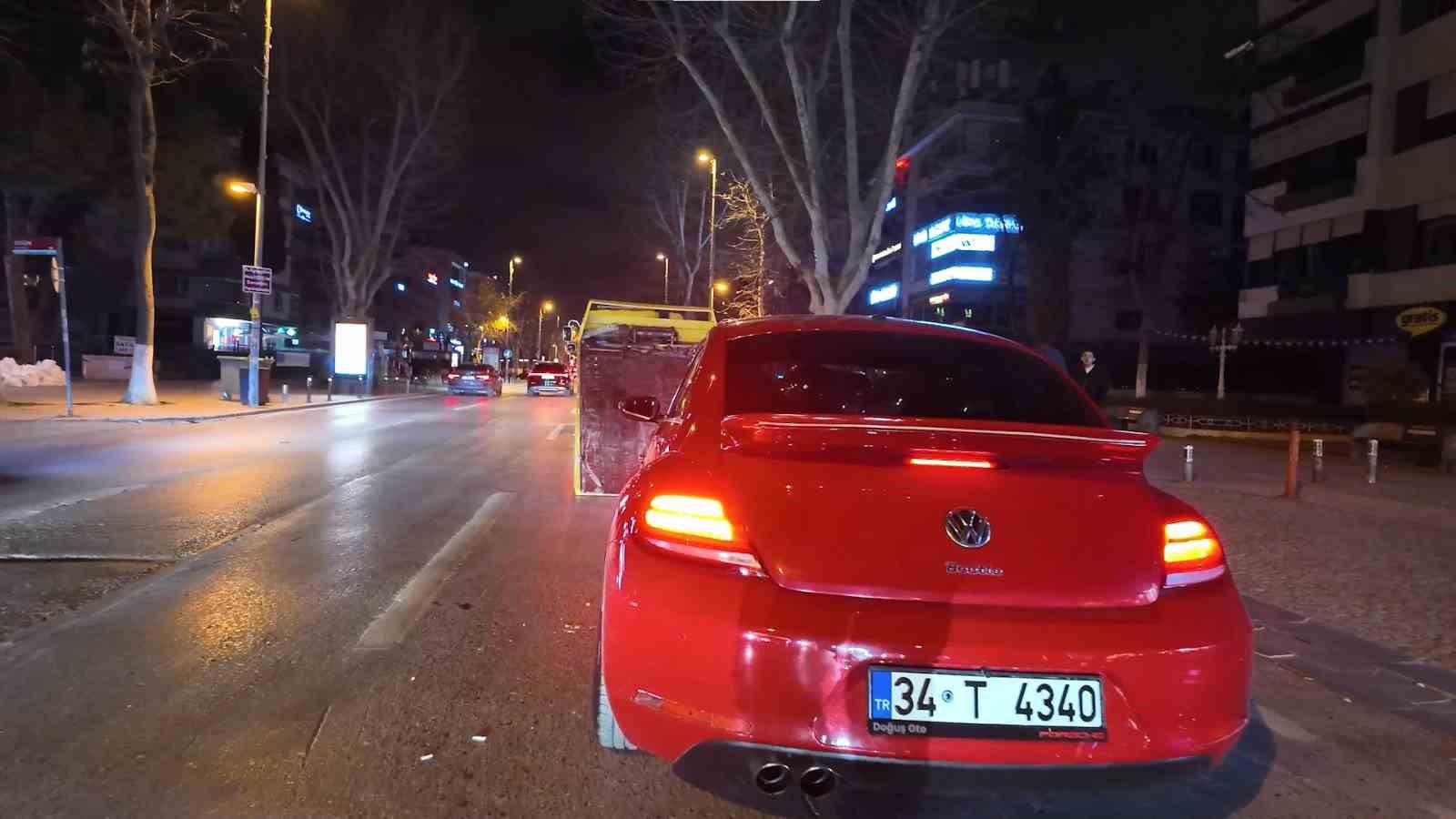 Gebze’den Kadıköy’e gezmeye geldi, ceza ile döndü: Abartı egzozdan men edildi
