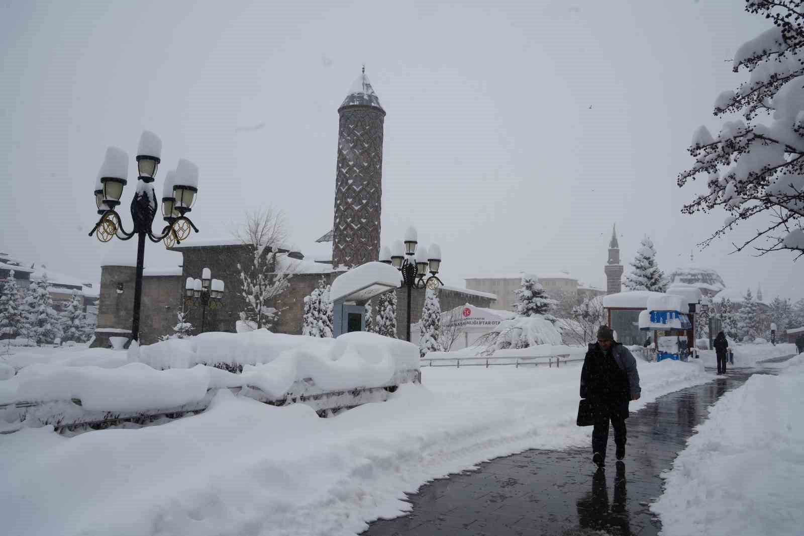 Gece kar yağışı bekleniyor
