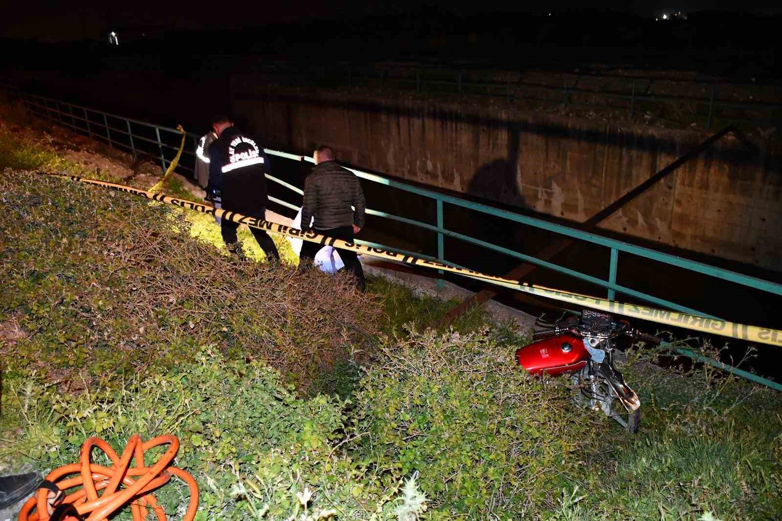 Gece karanlığında şarampole uçan motosikletin 29 yaşındaki sürücüsü öldü
