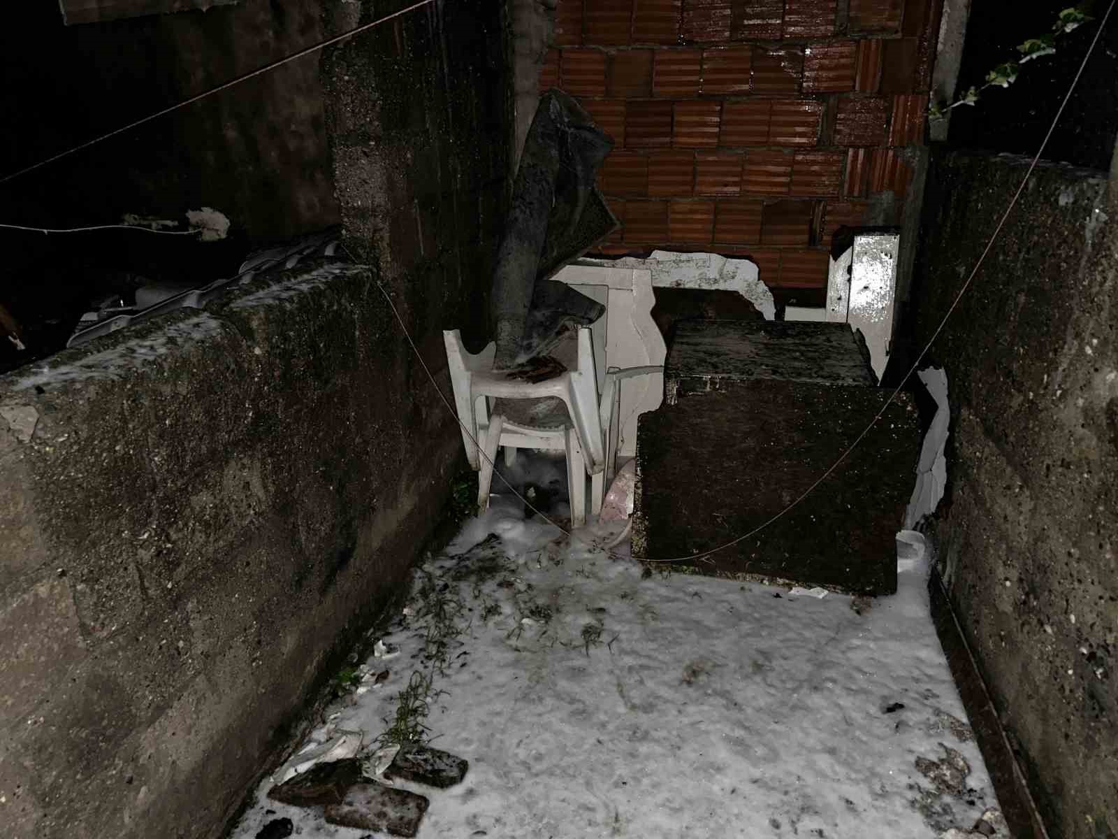 Gece saatlerinde müstakil evde çıkan yangın itfaiye ekiplerince söndürüldü
