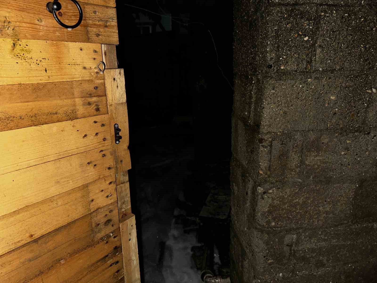 Gece saatlerinde müstakil evde çıkan yangın itfaiye ekiplerince söndürüldü
