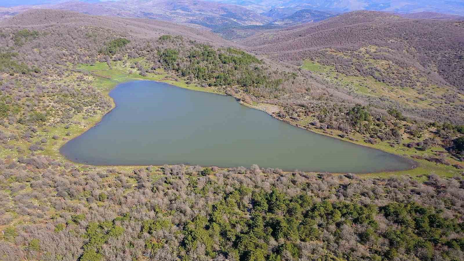 Geçen yıl tamamen kuruyan Tepegöl yeniden su tuttu
Geçen yıl tamamen kuruyan Tepegöl yeniden su tuttu