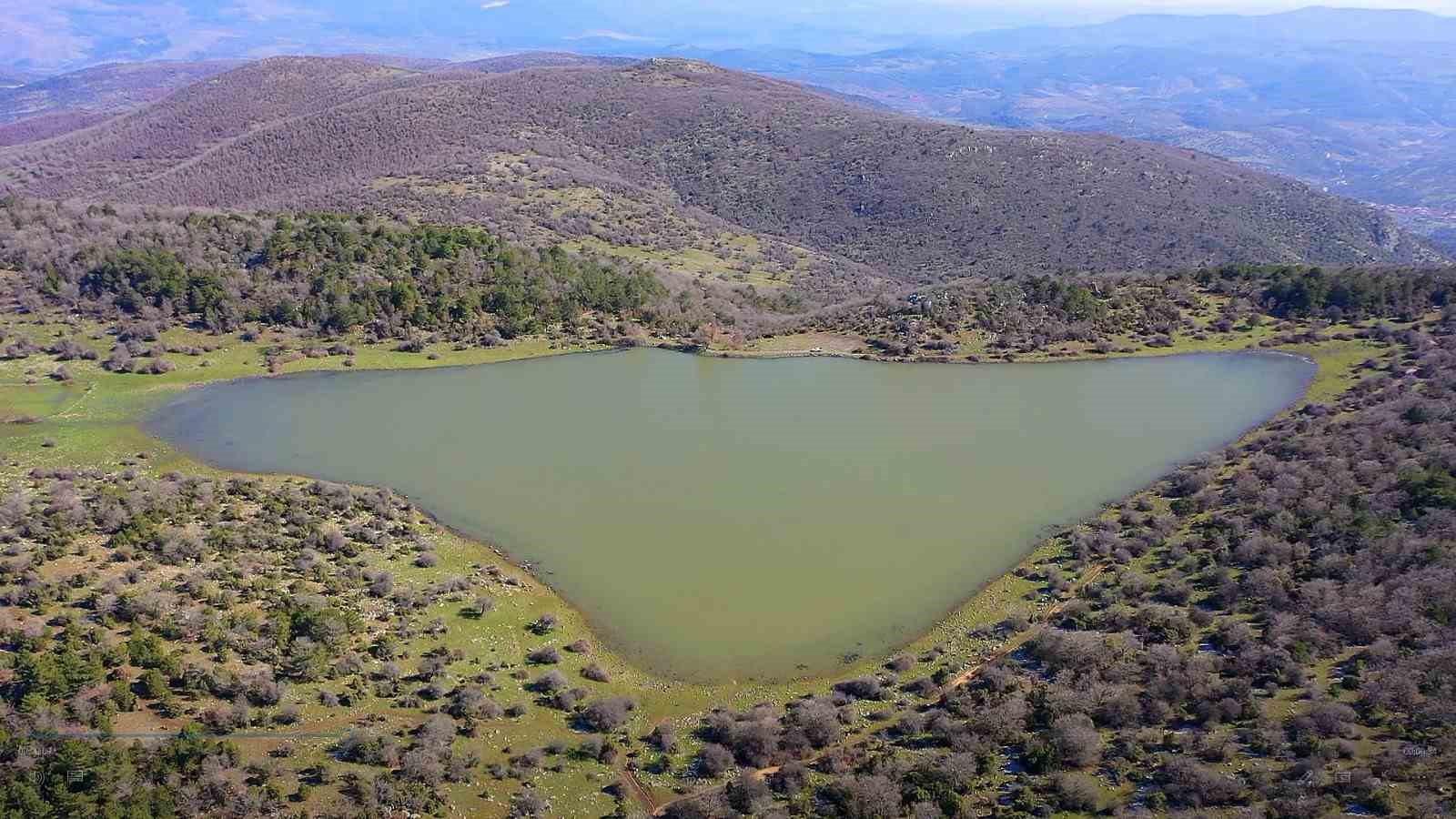 Geçen yıl tamamen kuruyan Tepegöl yeniden su tuttu
Geçen yıl tamamen kuruyan Tepegöl yeniden su tuttu