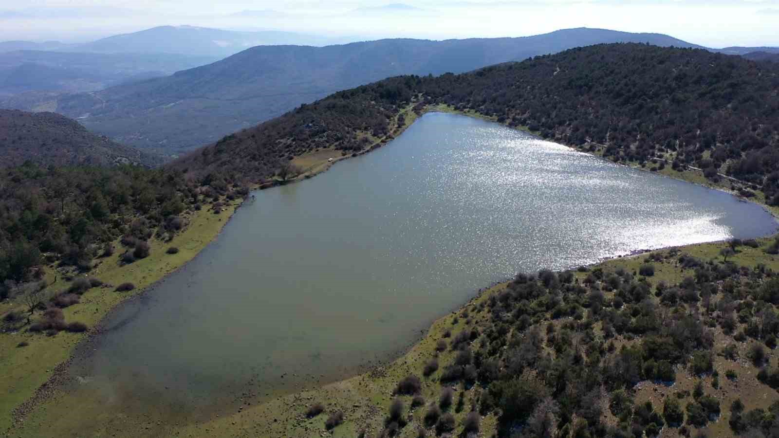 Geçen yıl tamamen kuruyan Tepegöl yeniden su tuttu
Geçen yıl tamamen kuruyan Tepegöl yeniden su tuttu