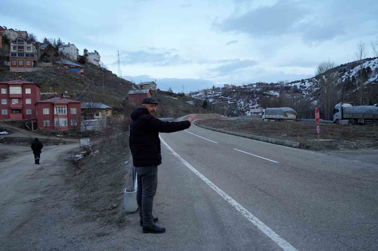 Geçit Köyü’nde 18 yıllık iftar geleneği yoldan geçenleri sofrada buluşturuyor
Geçit Köyü’nde 18 yıllık iftar geleneği yoldan geçenleri sofrada buluşturuyor