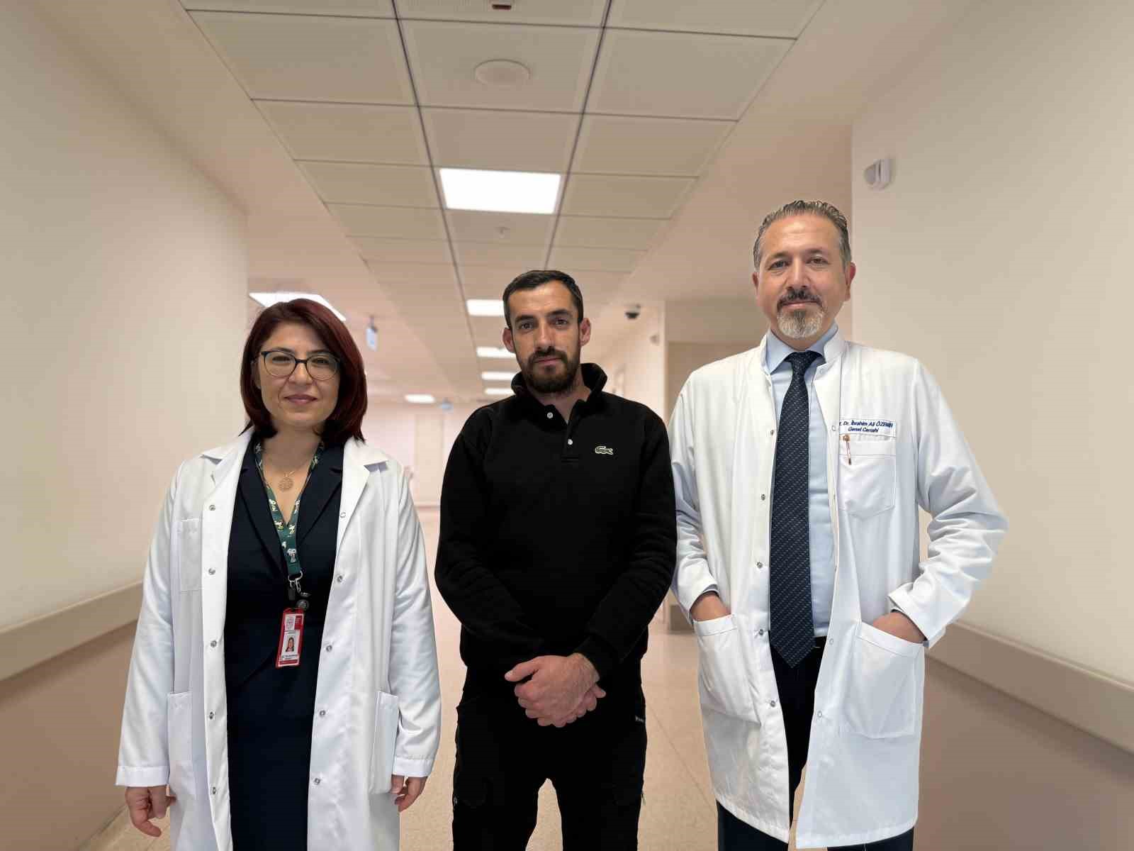 Geçmeyen öksürüğü için gitti, nadir hastalığını öğrendi, 4 ameliyat oldu
