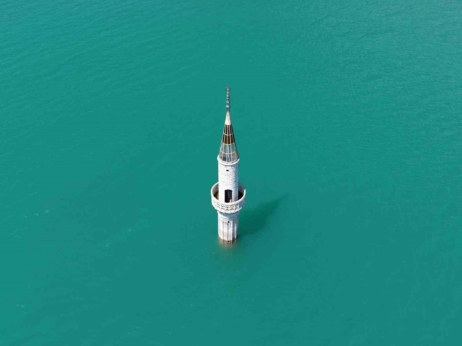 Geçmişin izi su üstünde: Minare ayakta
