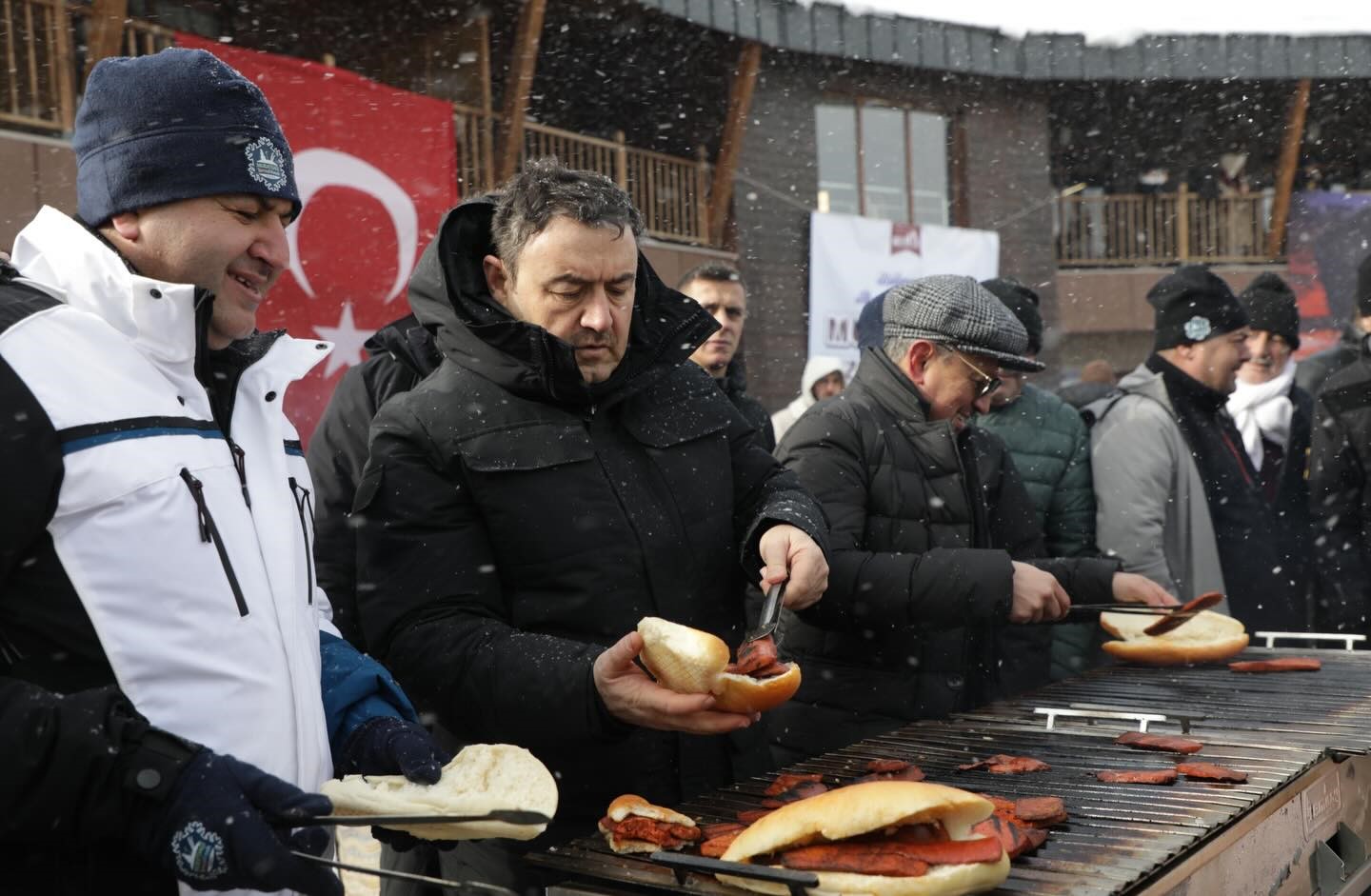 Gediz Murat Dağı Termal Kayak Merkezi’nde kar ve kayak keyfi
