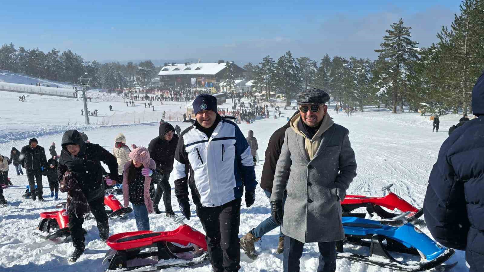 Gediz Murat Dağı Termal Kayak Merkezi’nde kar ve kayak keyfi
