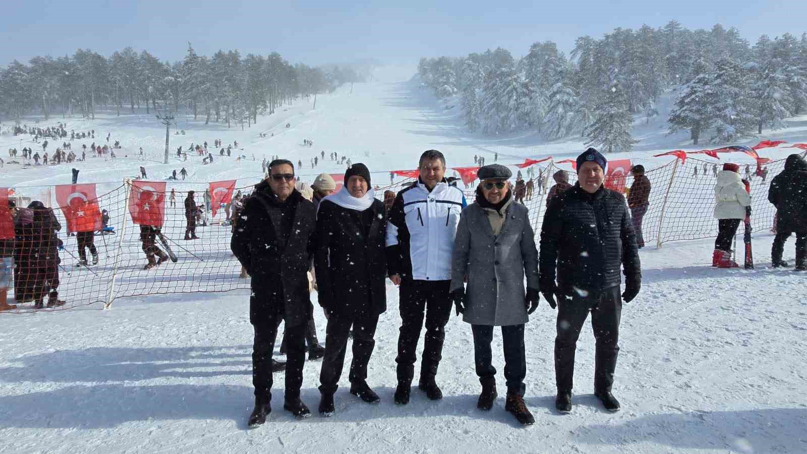 Gediz Murat Dağı Termal Kayak Merkezi’nde kar ve kayak keyfi
