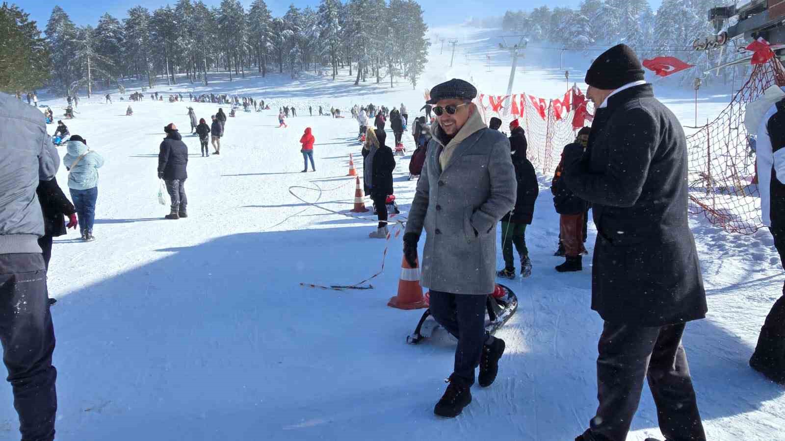 Gediz Murat Dağı Termal Kayak Merkezi’nde kar ve kayak keyfi
