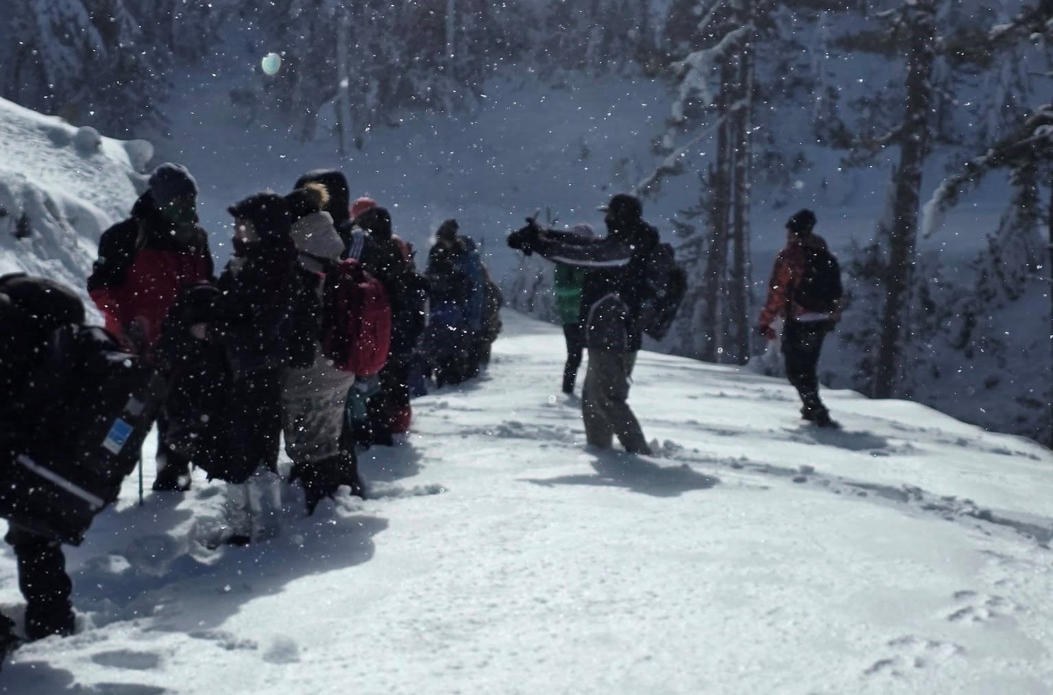 Gediz Murat Dağı Termal ve Kayak Merkezinde kar yürüyüşü
