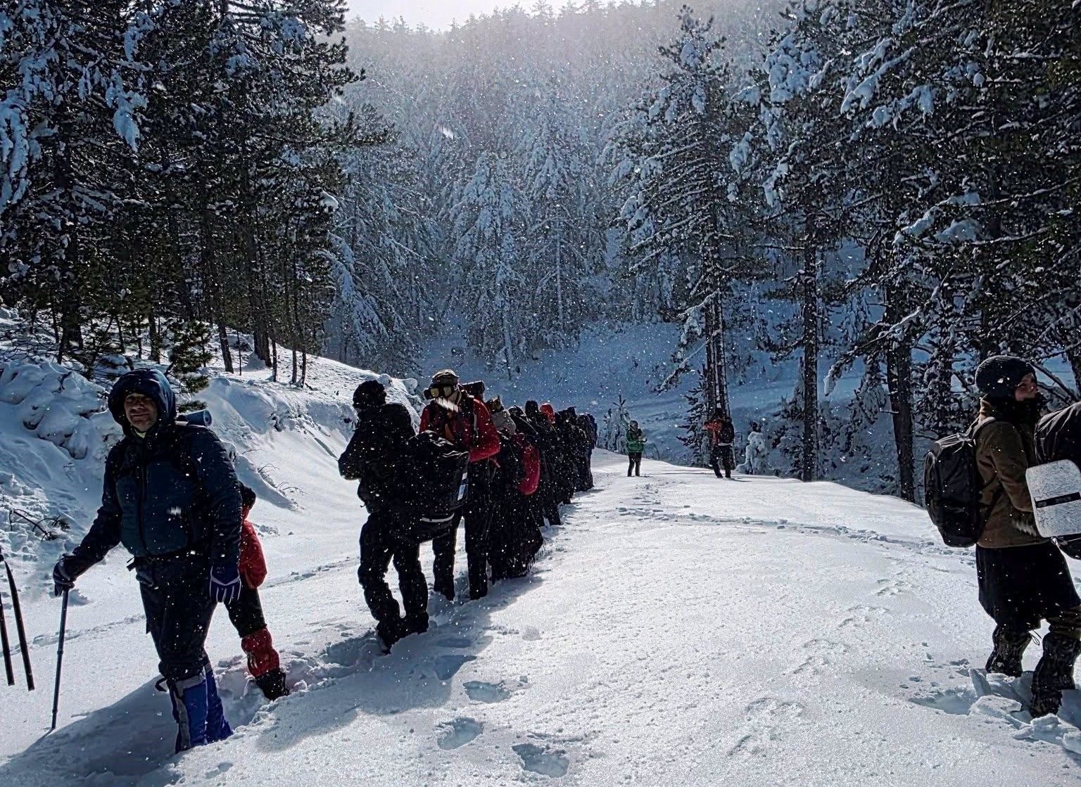 Gediz Murat Dağı Termal ve Kayak Merkezinde kar yürüyüşü
