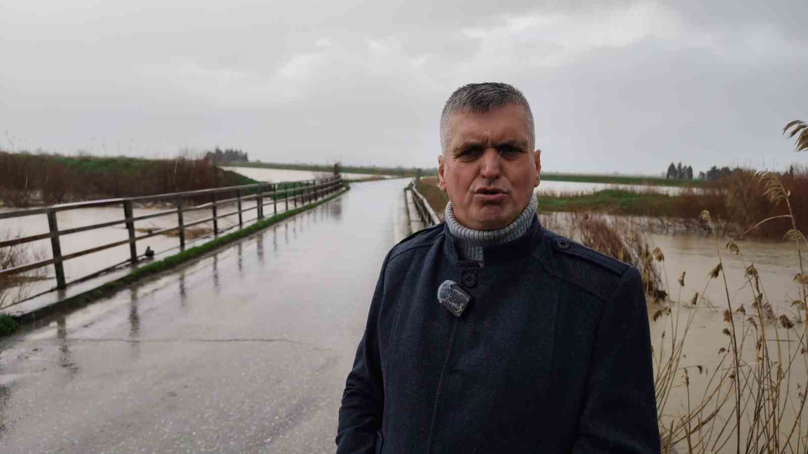 Gediz Nehri taştı, köprüler alarm veriyor
