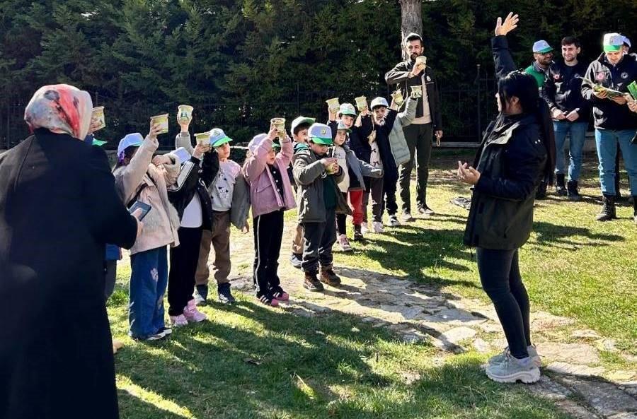 Gediz’de minik eller tohum dikti
