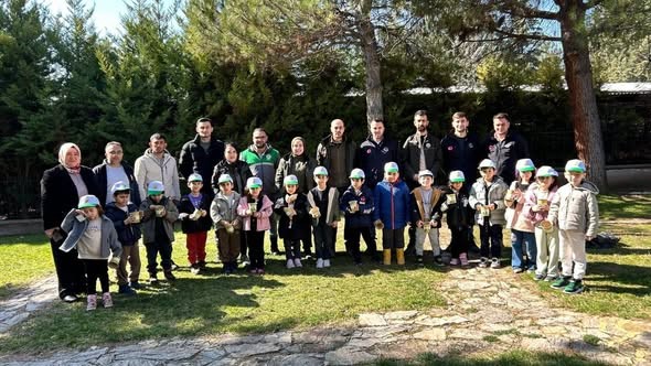 Gediz’de minik eller tohum dikti
