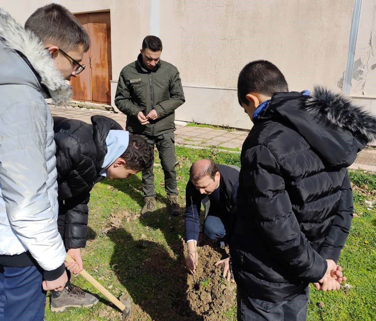 Gediz’de öğrencilerden doğaya anlamlı dokunuş
