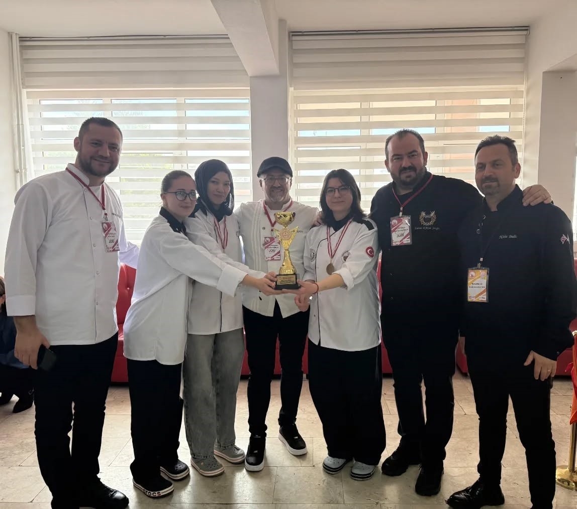 Gedizli kızlardan bölge birinciliği
