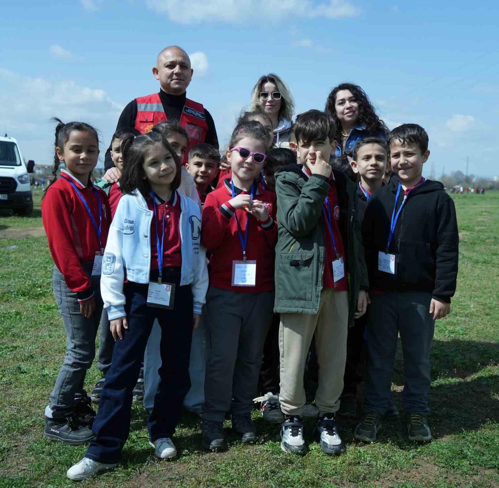 Geleceğe nefes olacak 2 bin fidan toprakla buluştu
Geleceğe nefes olacak 2 bin fidan toprakla buluştu