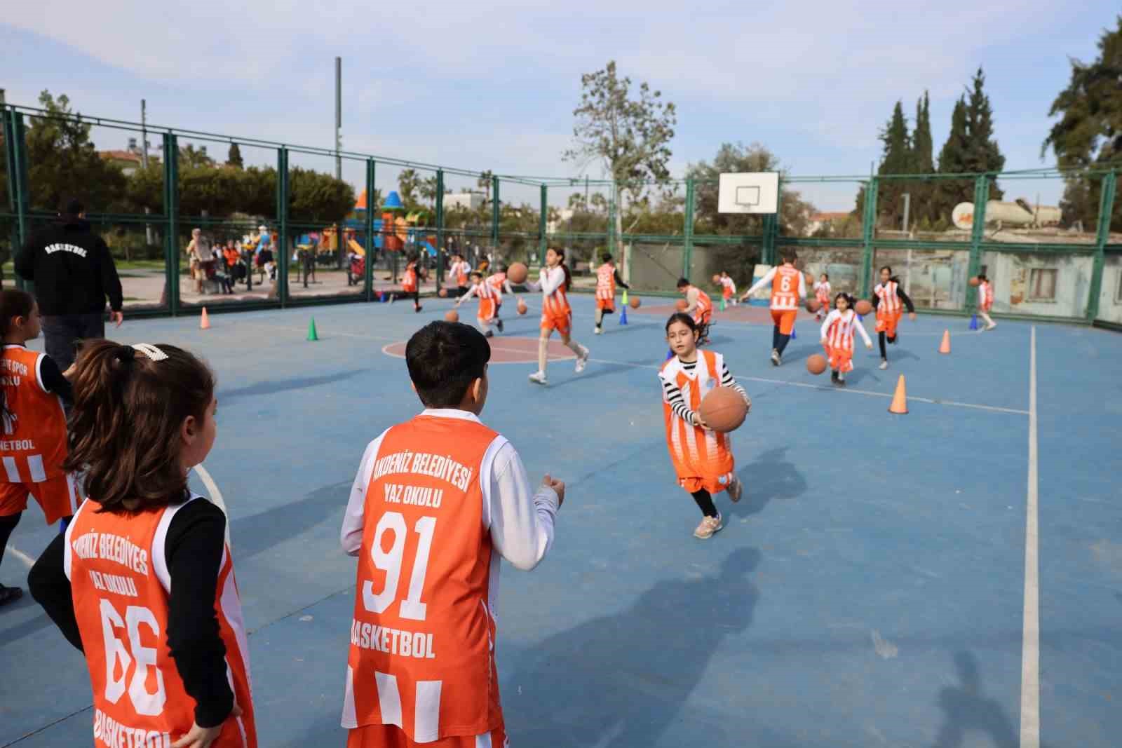 Geleceğin basketbolcuları Akdeniz’de yetişiyor
Geleceğin basketbolcuları Akdeniz’de yetişiyor