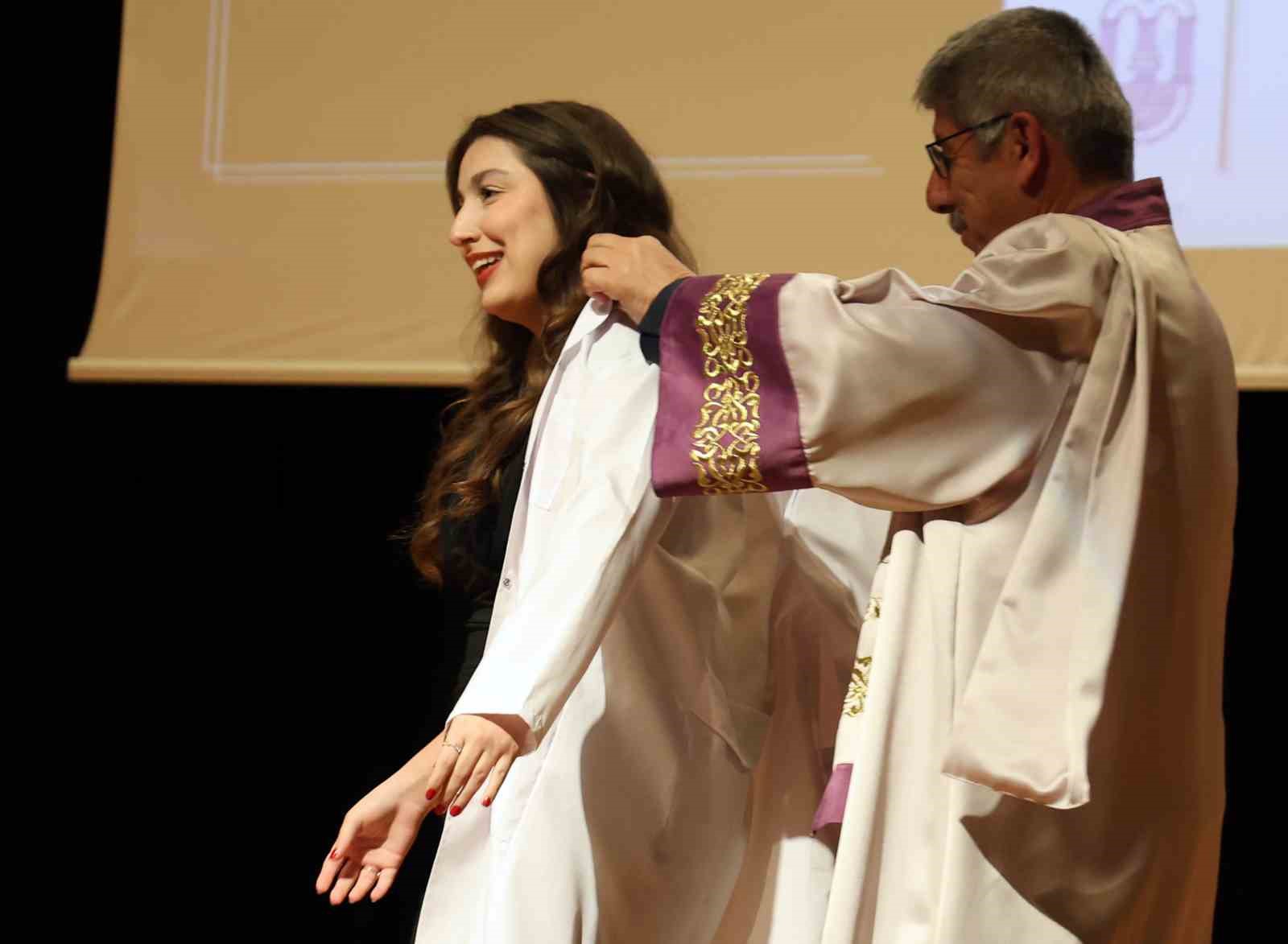 Geleceğin hekimleri ‘Beyaz önlük’ giydi
