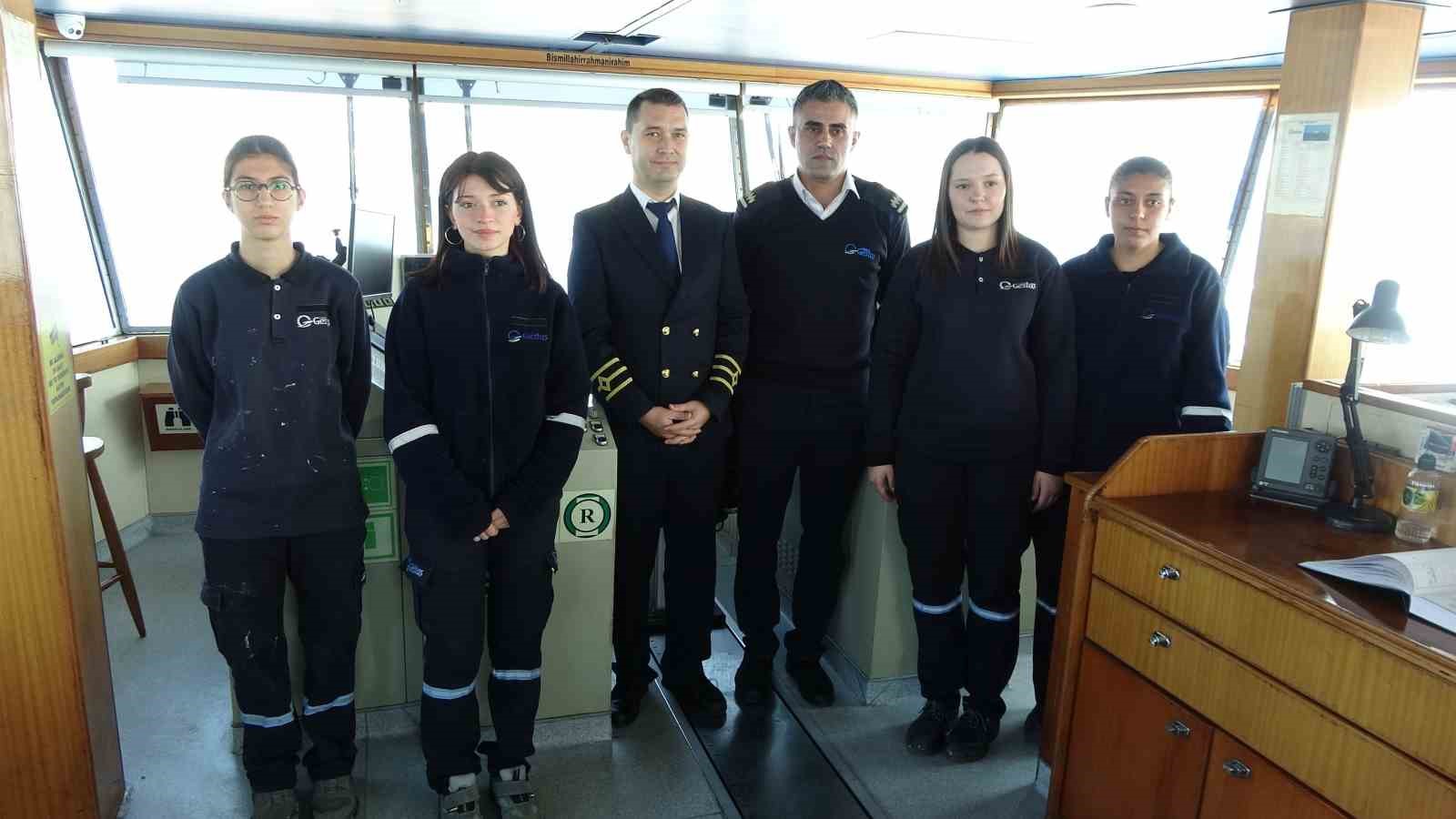 Geleceğin kadın kaptanları denizcilik sektörüne katkı için göreve hazırlanıyor
