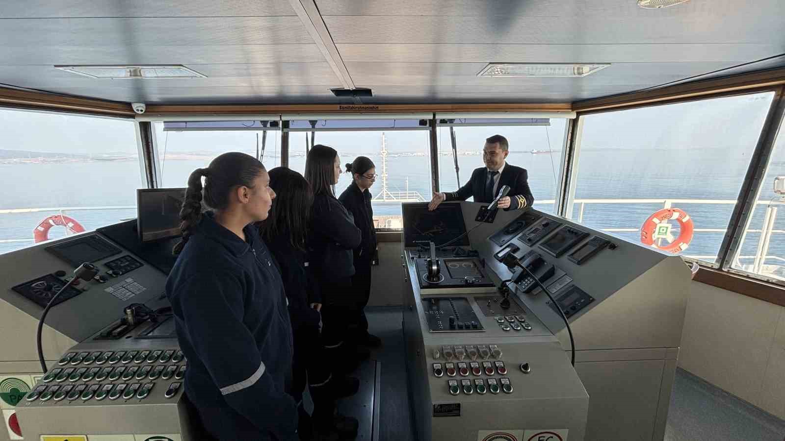 Geleceğin kadın kaptanları denizcilik sektörüne katkı için göreve hazırlanıyor
