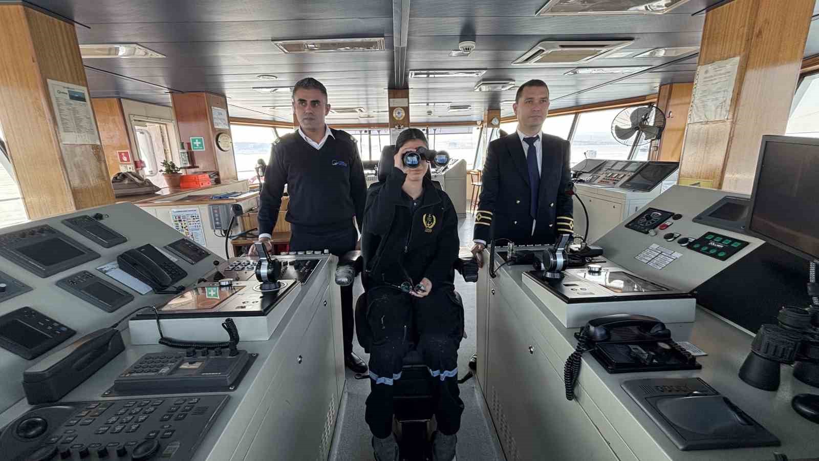 Geleceğin kadın kaptanları denizcilik sektörüne katkı için göreve hazırlanıyor
