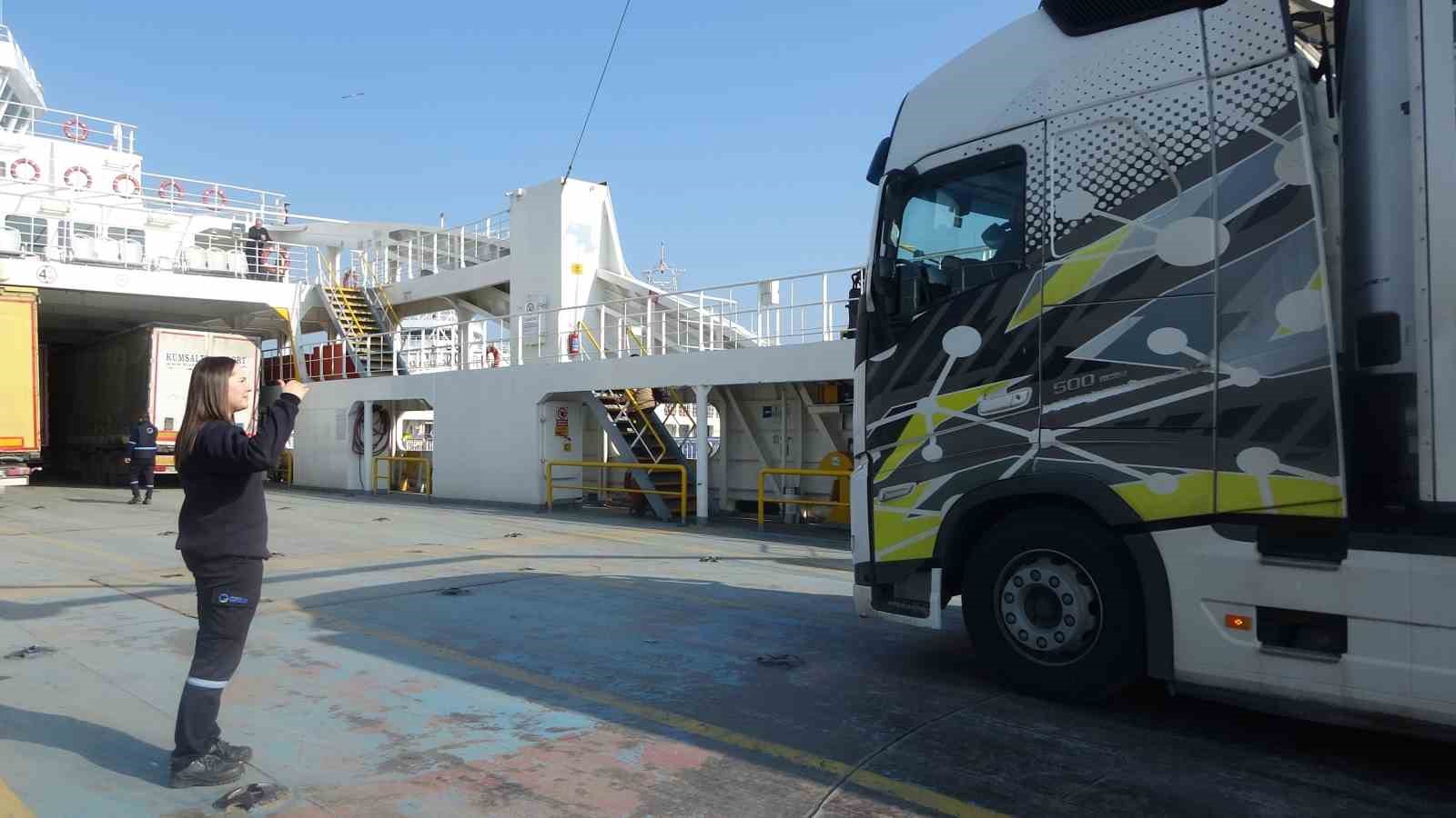 Geleceğin kadın kaptanları denizcilik sektörüne katkı için göreve hazırlanıyor
